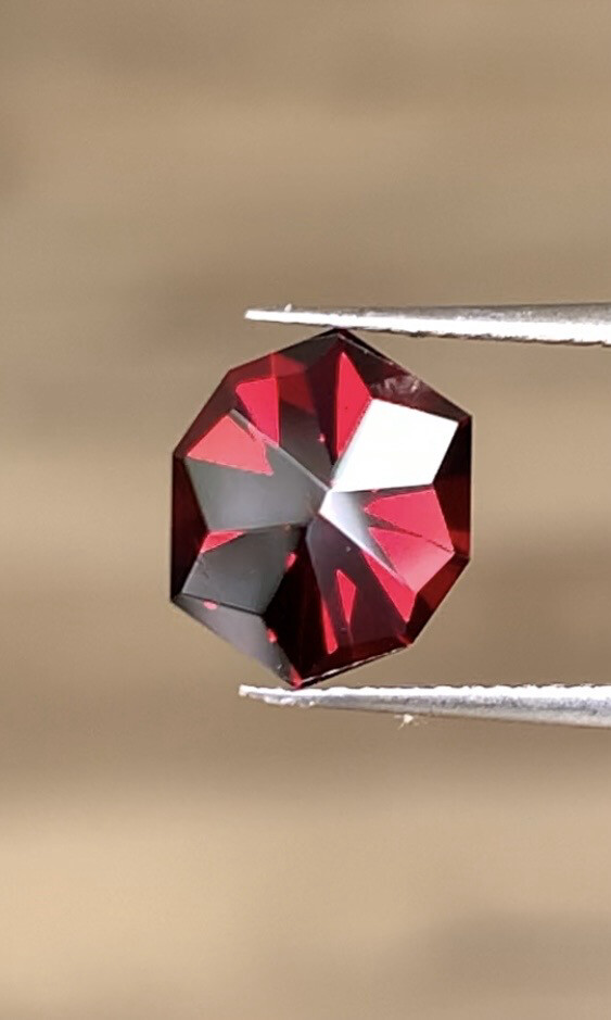 ᴬᵀᵞᴾᴵᶜᴬᴸ RHODOLITE GARNET 1.95ct