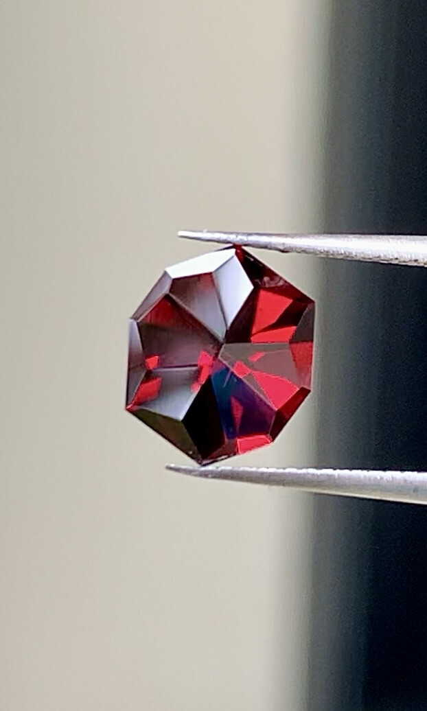 ᴬᵀᵞᴾᴵᶜᴬᴸ RHODOLITE GARNET 1.95ct