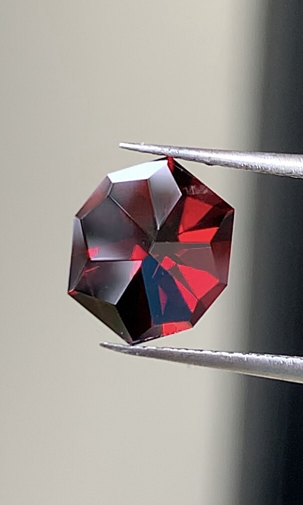 ᴬᵀᵞᴾᴵᶜᴬᴸ RHODOLITE GARNET 1.95ct