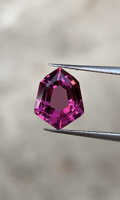ᴬᵀᵞᴾᴵᶜᴬᴸ RHODOLITE GARNET 1.92ct