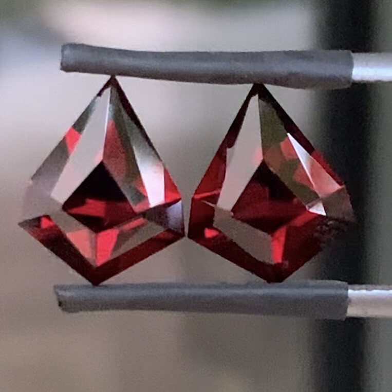 ᴬᵀᵞᴾᴵᶜᴬᴸ RHODOLITE GARNET (PAIR) 4.92ct/2