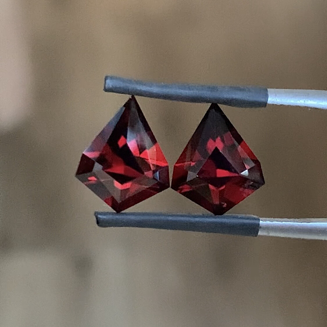 ᴬᵀᵞᴾᴵᶜᴬᴸ RHODOLITE GARNET (PAIR) 4.92ct/2