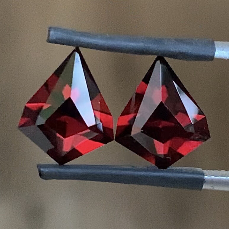 ᴬᵀᵞᴾᴵᶜᴬᴸ RHODOLITE GARNET (PAIR) 4.92ct/2