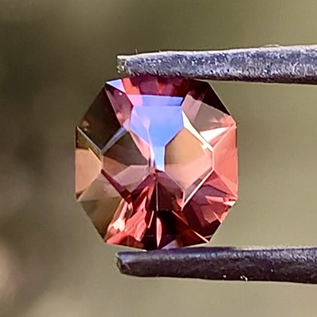 ᴬᵀᵞᴾᴵᶜᴬᴸ PINKISH ORANGE ZIRCON 1.40ct