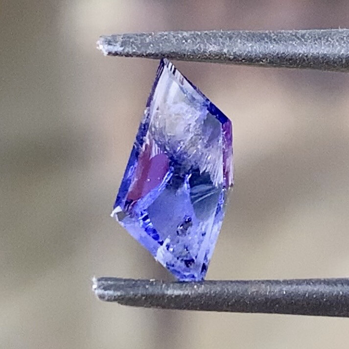 ᴬᵀᵞᴾᴵᶜᴬᴸ WILD IOLITE 0.82ct