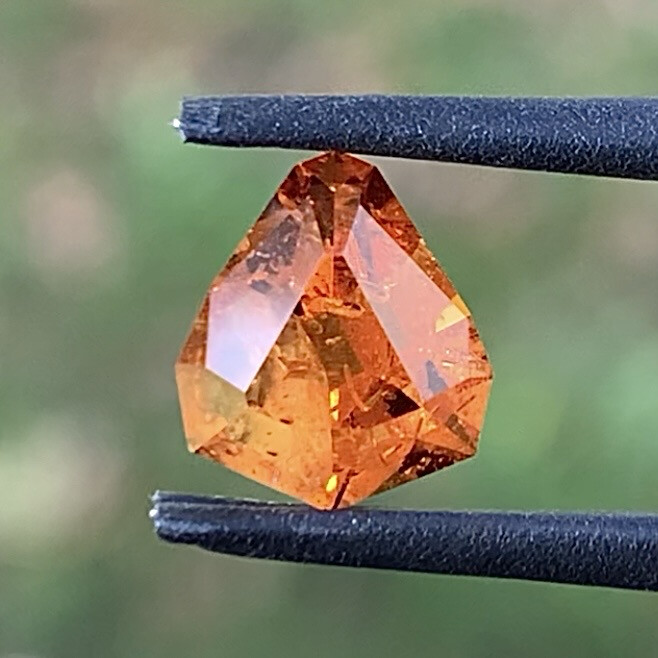 ᴬᵀᵞᴾᴵᶜᴬᴸ WILD GARNET 1.35ct