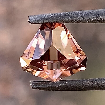 ᴬᵀᵞᴾᴵᶜᴬᴸ PINKISH CHAMPAGNE ZIRCON 1.82ct