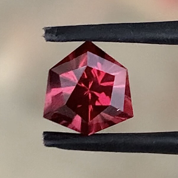 ᴬᵀᵞᴾᴵᶜᴬᴸ RHODOLITE GARNET 1.53ct