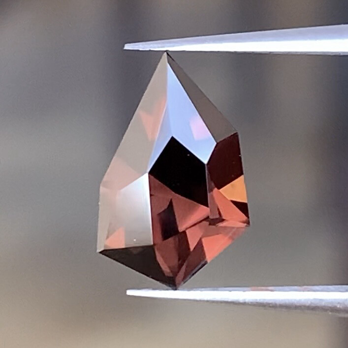 ᴬᵀᵞᴾᴵᶜᴬᴸ PINKISH ORANGE ZIRCON 2.46ct