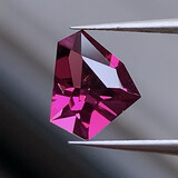 ᴬᵀᵞᴾᴵᶜᴬᴸ HOT PINK GARNET 1.59ct