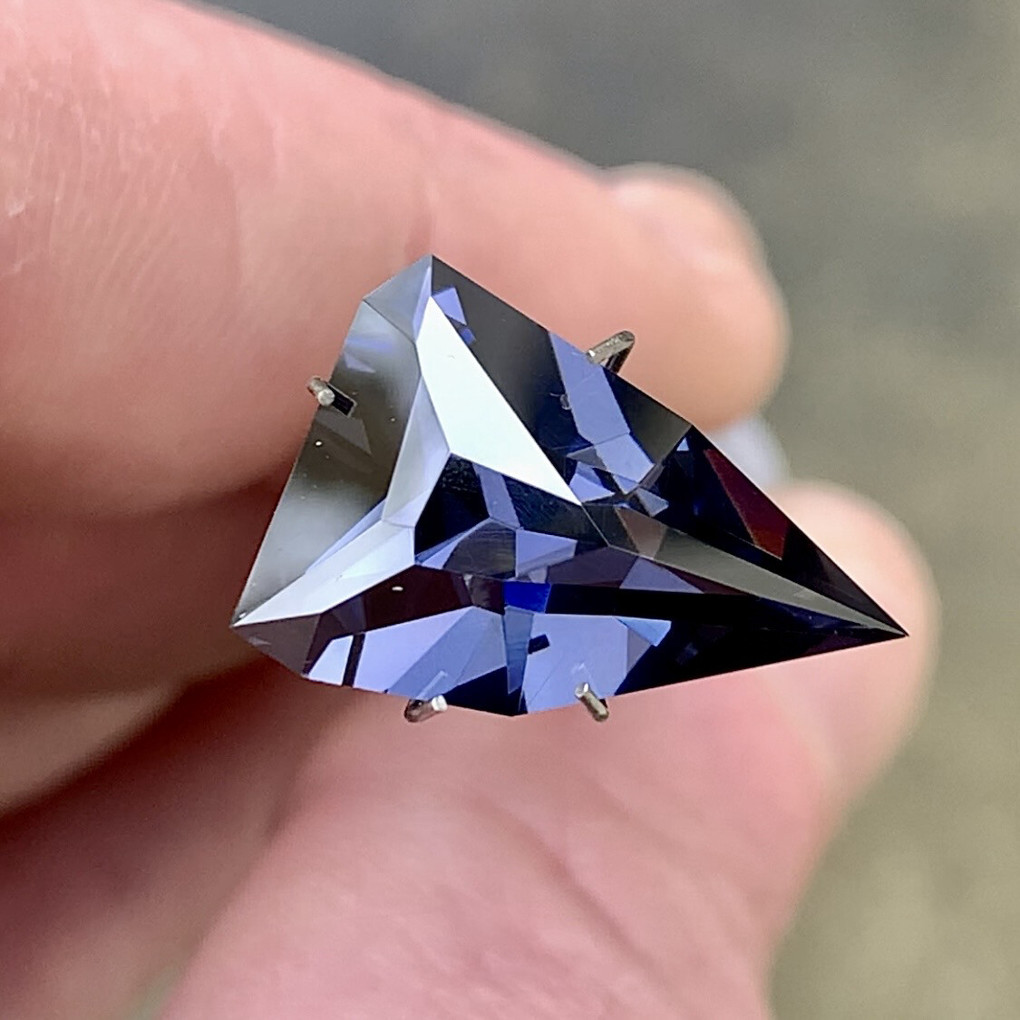 ᴬᵀᵞᴾᴵᶜᴬᴸ GREY BLUE ZIRCONIA 17.59ct 🌱
