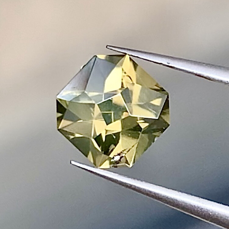 ᴬᵀᵞᴾᴵᶜᴬᴸ ZIRCON 1.47ct