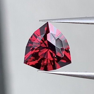 ᴬᵀᵞᴾᴵᶜᴬᴸ UMBALITE GARNET 2.07ct