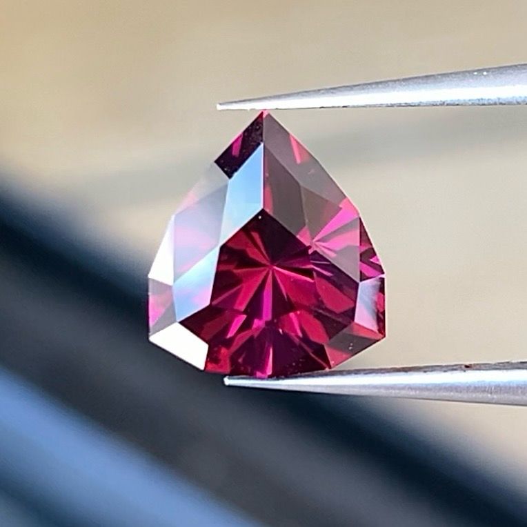 ᴬᵀᵞᴾᴵᶜᴬᴸ UMBALITE GARNET 2,36ct