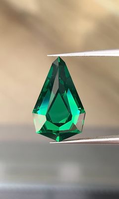ᴬᵀᵞᴾᴵᶜᴬᴸ GREEN CUBIC ZIRCONIA 11.90 ct 🌱