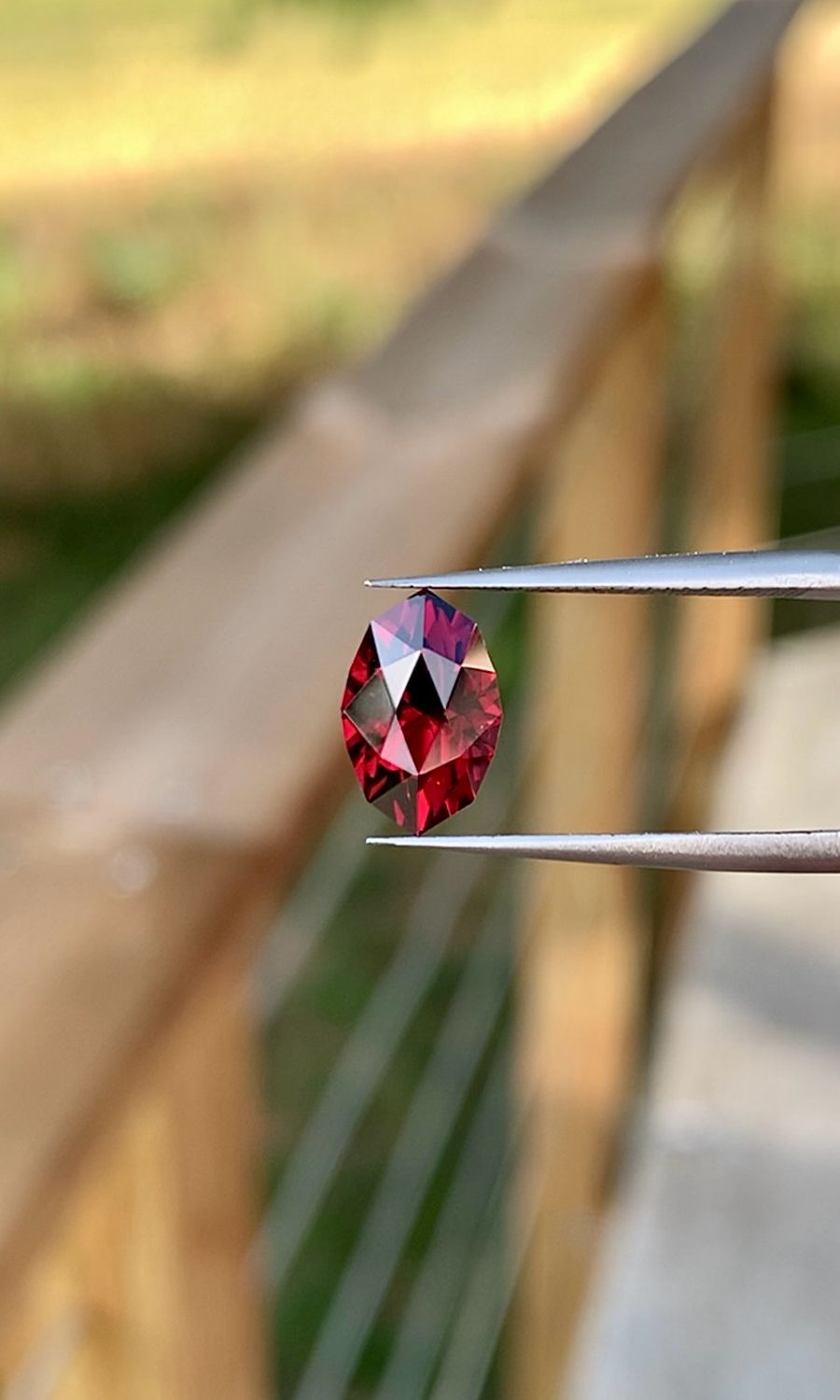 ᴬᵀᵞᴾᴵᶜᴬᴸ CHERRY RED GARNET 3.09ct