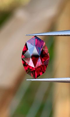 ᴬᵀᵞᴾᴵᶜᴬᴸ CHERRY RED GARNET 3.09ct