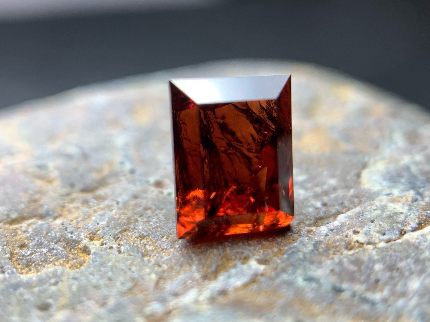 ᴬᵀᵞᴾᴵᶜᴬᴸ WILD GARNET 2.25ct