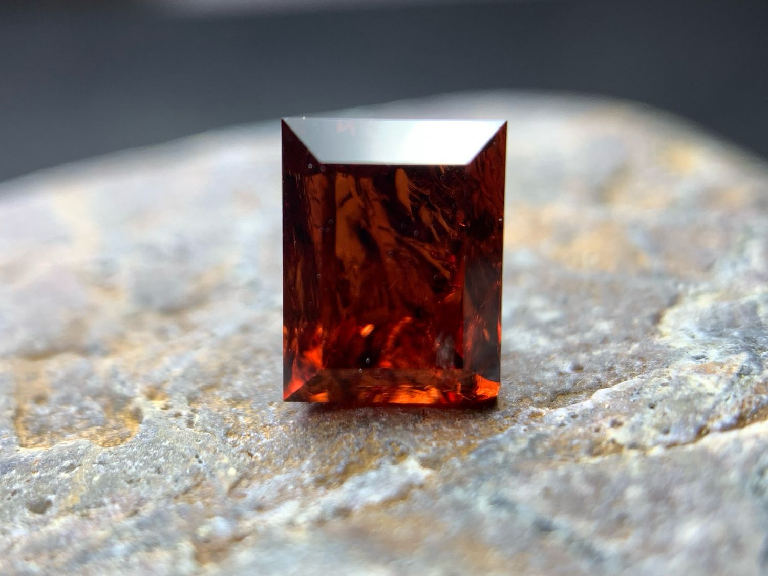 ᴬᵀᵞᴾᴵᶜᴬᴸ WILD GARNET 2.25ct