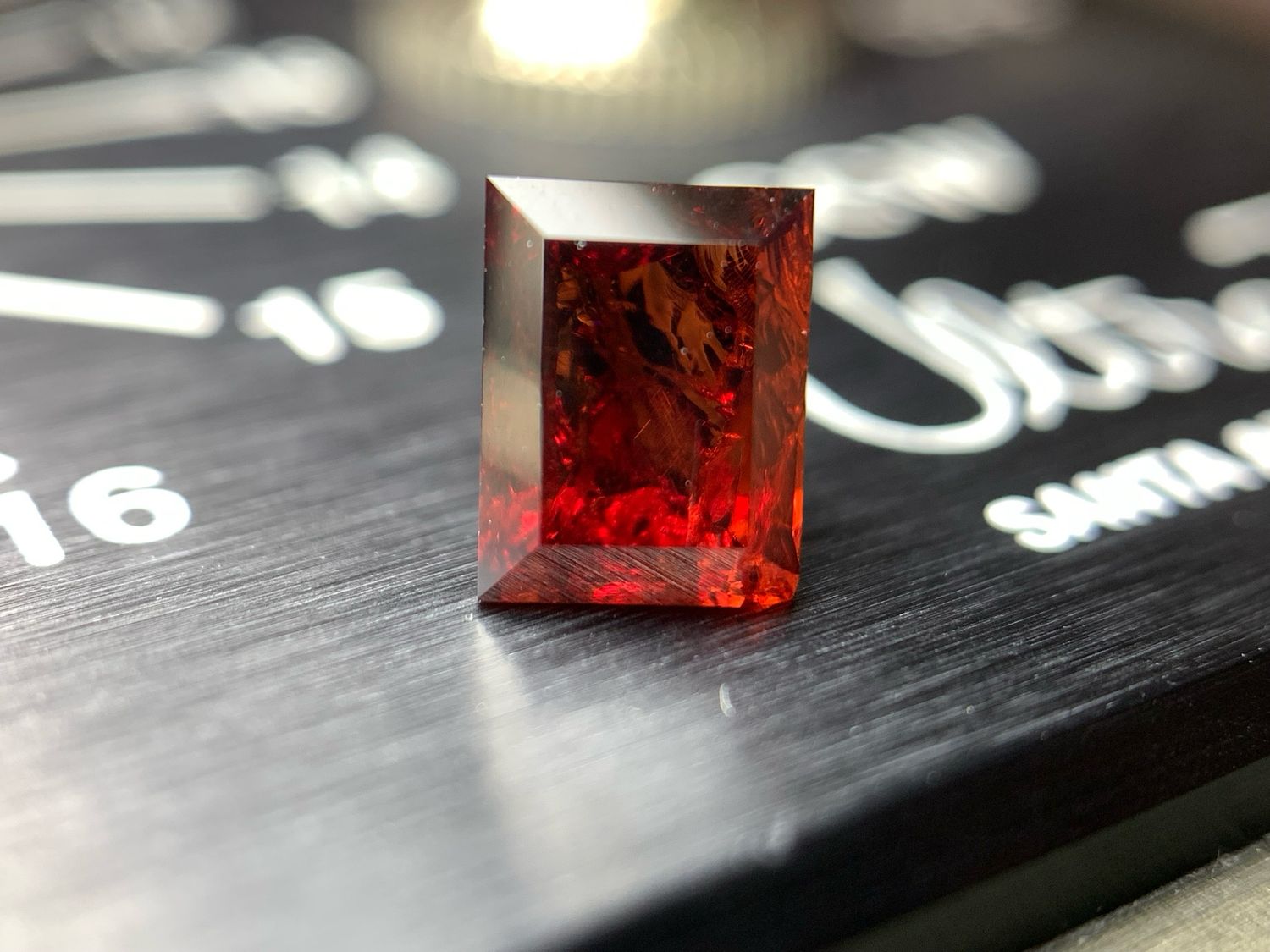 ᴬᵀᵞᴾᴵᶜᴬᴸ WILD GARNET 2.25ct