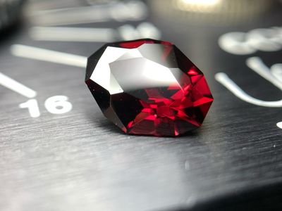 ᴬᵀᵞᴾᴵᶜᴬᴸ UMBALITE GARNET 2,06ct