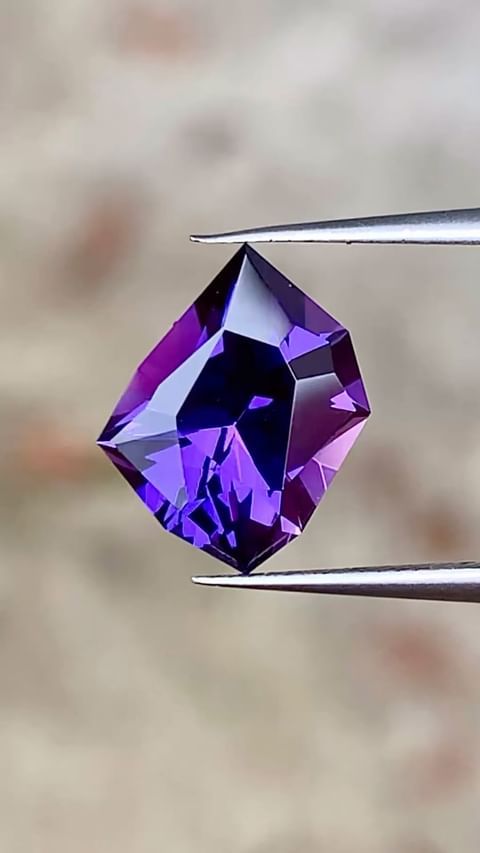 ᴬᵀᵞᴾᴵᶜᴬᴸ COLOR CHANGE MAGIC PURPLE SAPPHIRE 3.30ct 🌱