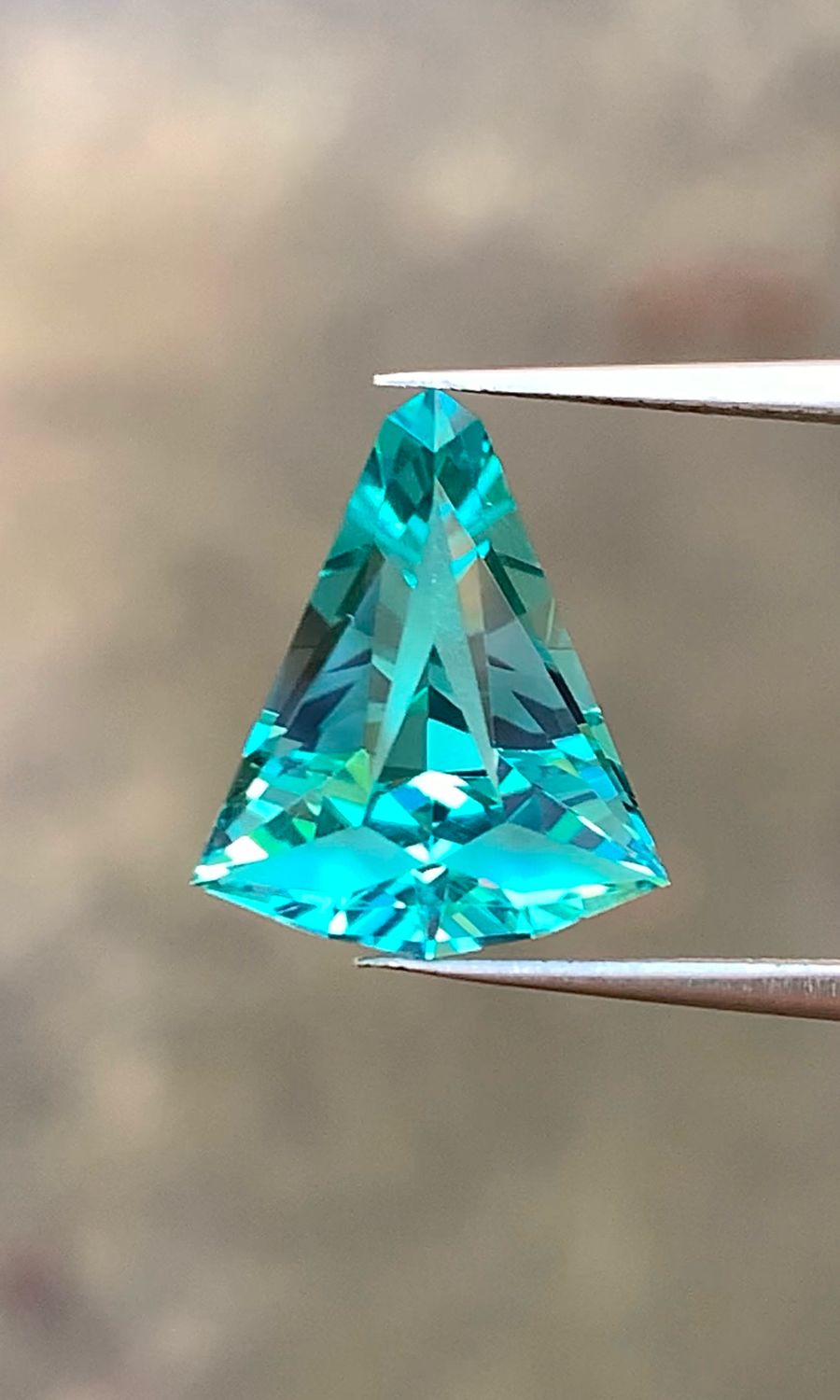 ᴬᵀᵞᴾᴵᶜᴬᴸ CHRISTMAS TREE SAPPHIRE 5.71ct 🌱 (MALDIVES COLOR)