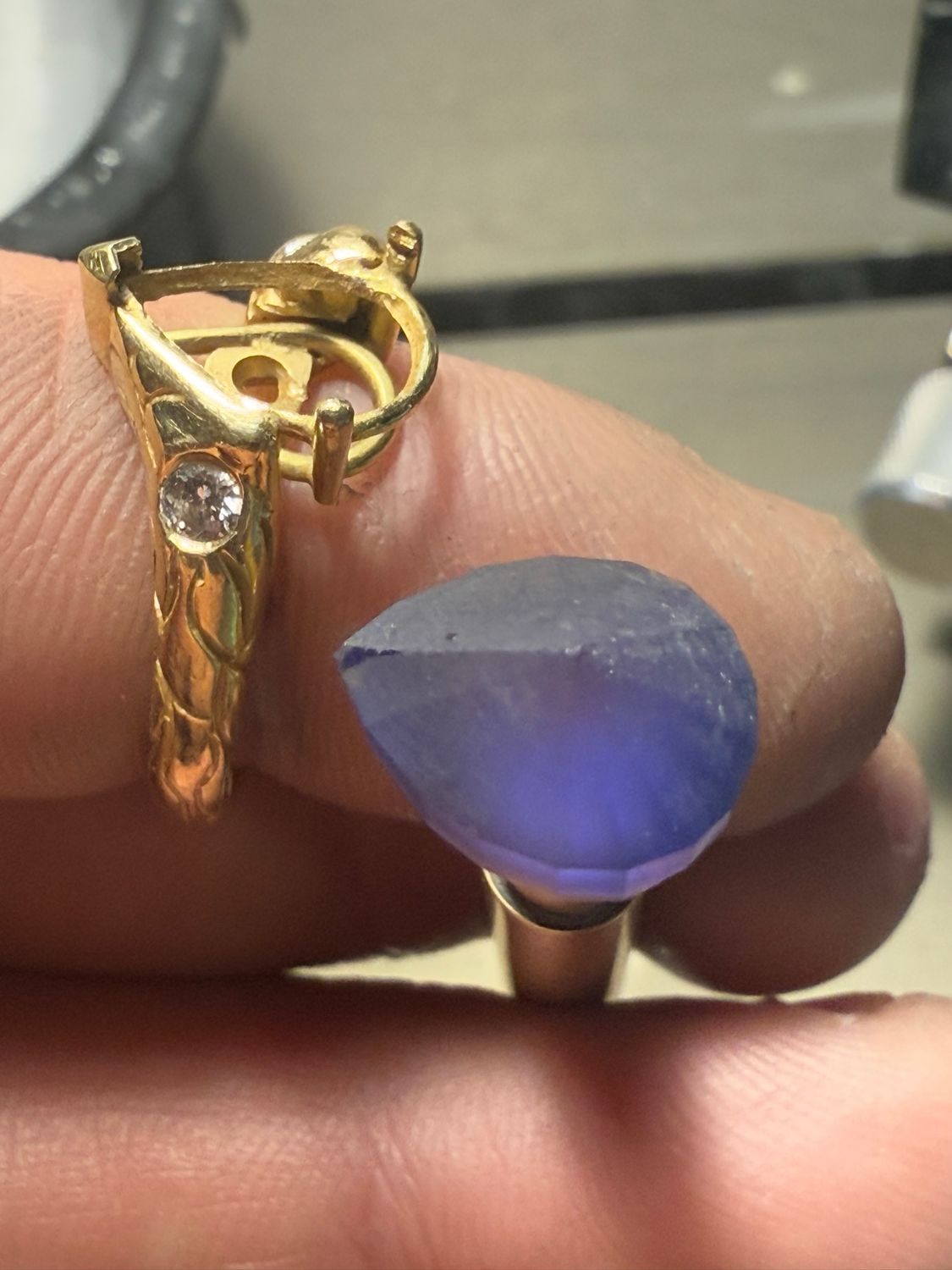ᴬᵀᵞᴾᴵᶜᴬᴸ REPLACEMENT SAPPHIRE