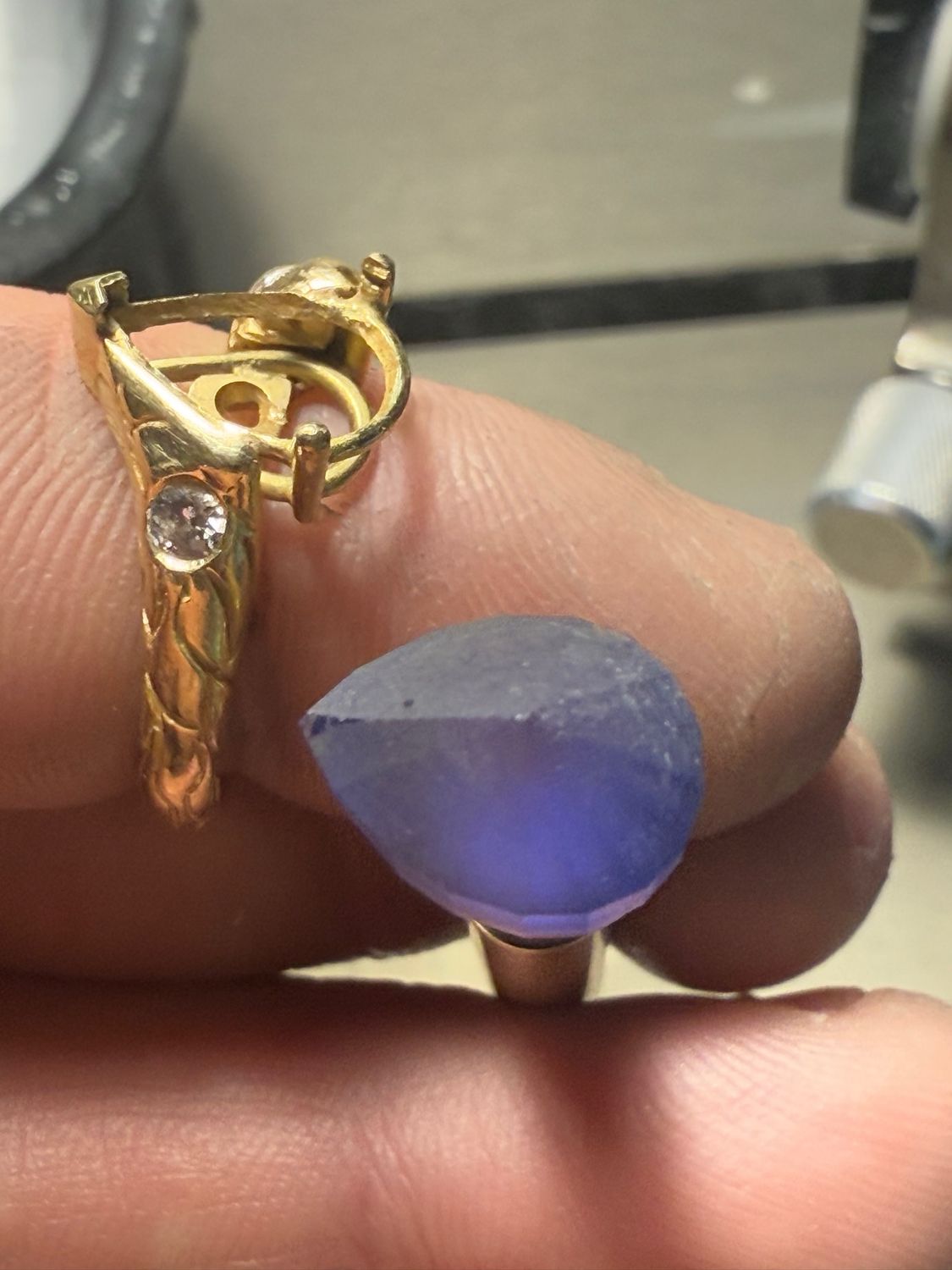 ᴬᵀᵞᴾᴵᶜᴬᴸ REPLACEMENT SAPPHIRE