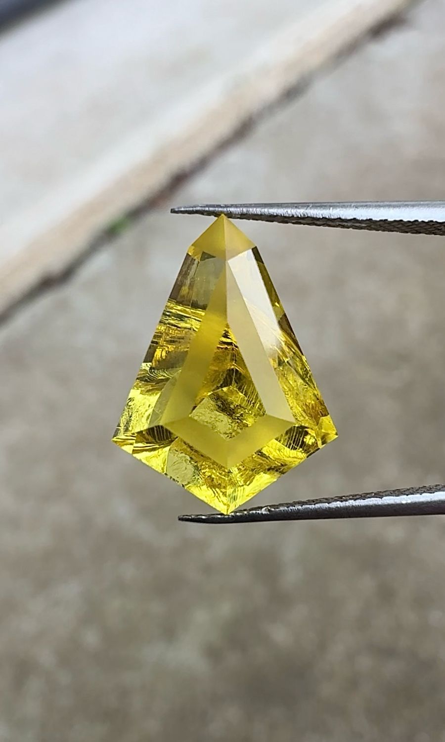 ᴬᵀᵞᴾᴵᶜᴬᴸ WILD LIVELY YELLOW SAPPHIRE 6.38ct 🌱