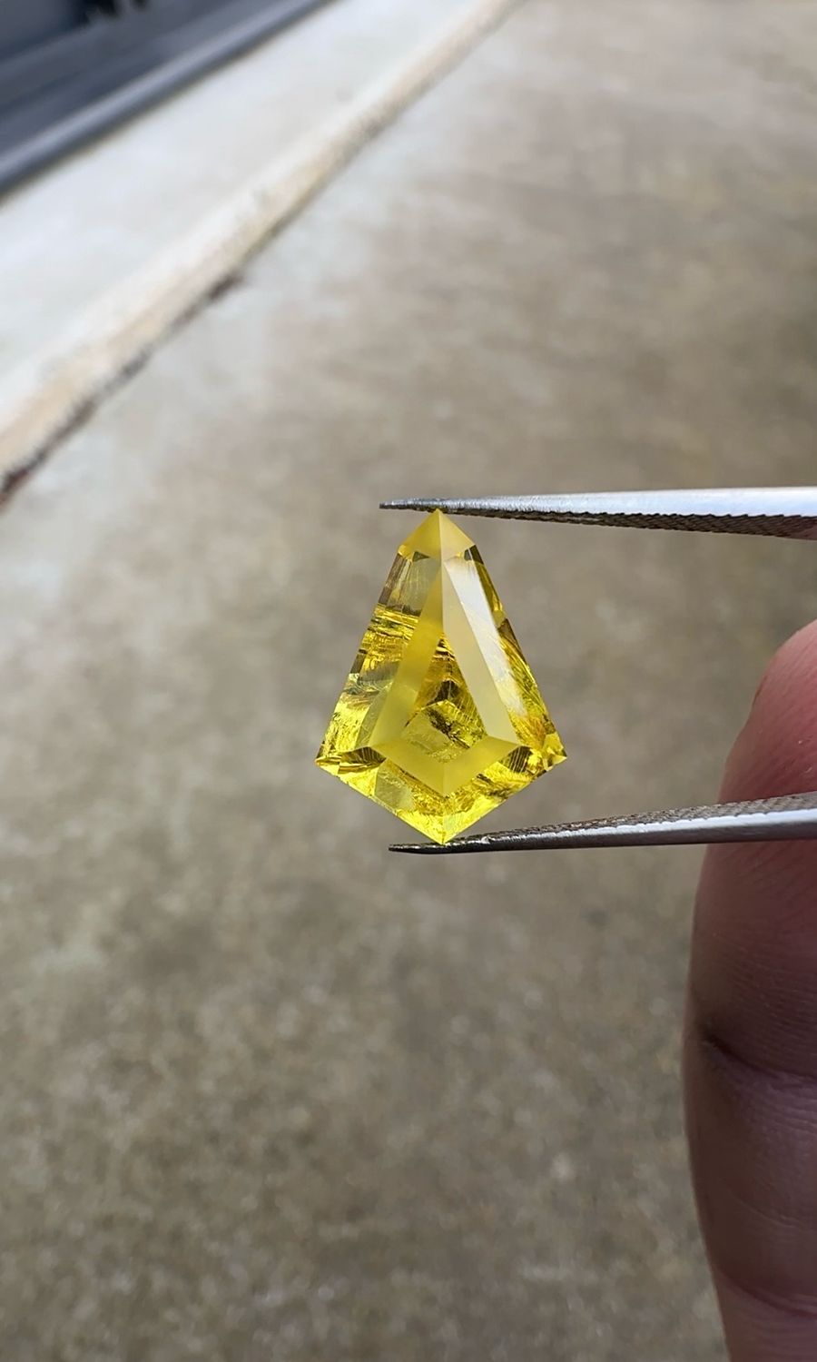 ᴬᵀᵞᴾᴵᶜᴬᴸ WILD LIVELY YELLOW SAPPHIRE 6.38ct 🌱