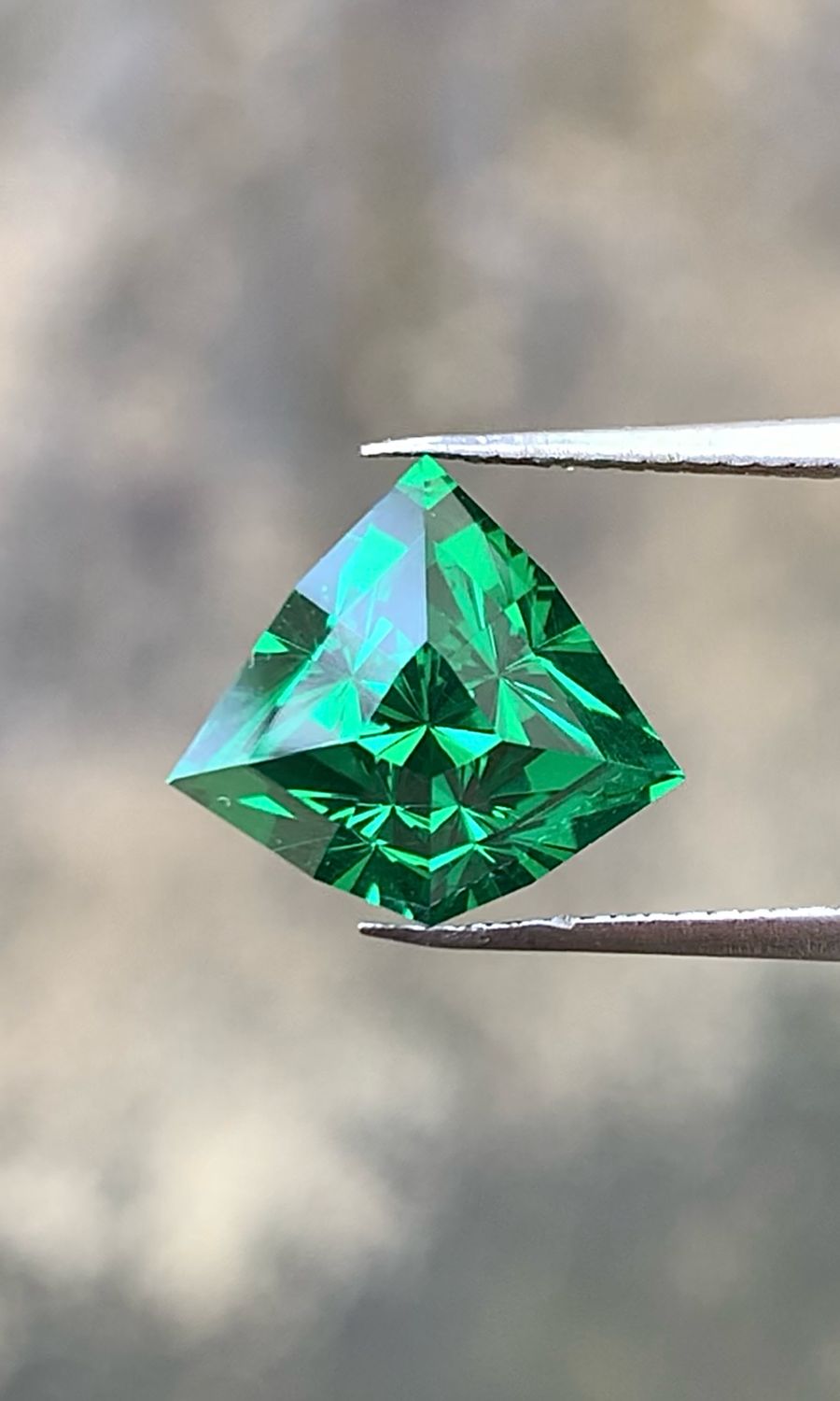 ᴬᵀᵞᴾᴵᶜᴬᴸ CZ TSAVORITE COLOR 5.28ct 🌱