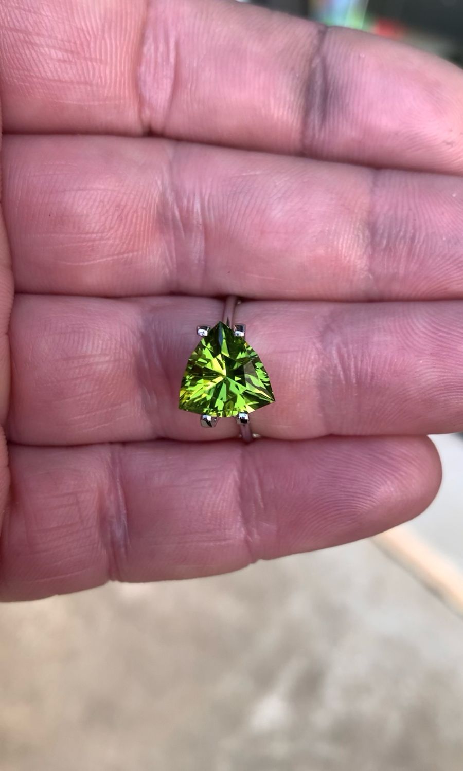 ᴬᵀᵞᴾᴵᶜᴬᴸ PERIDOT 3.73ct