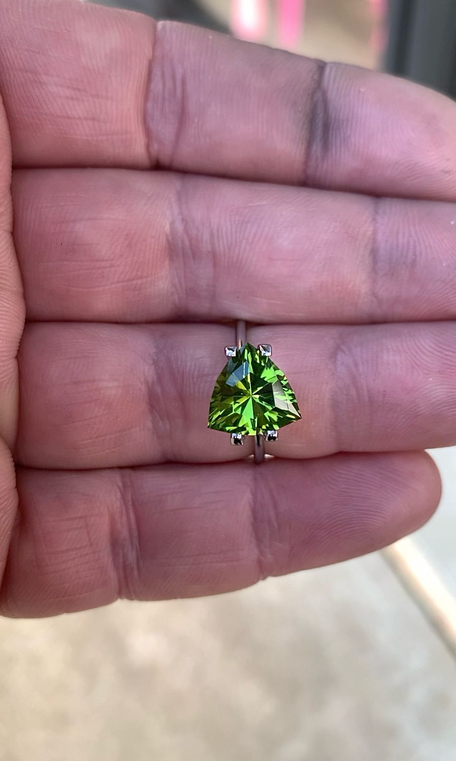 ᴬᵀᵞᴾᴵᶜᴬᴸ PERIDOT 3.73ct