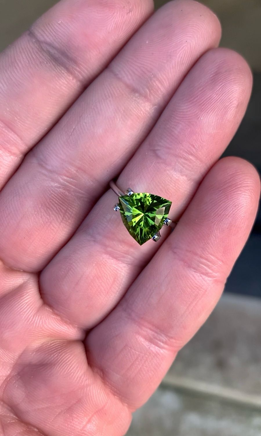 ᴬᵀᵞᴾᴵᶜᴬᴸ PERIDOT 3.73ct