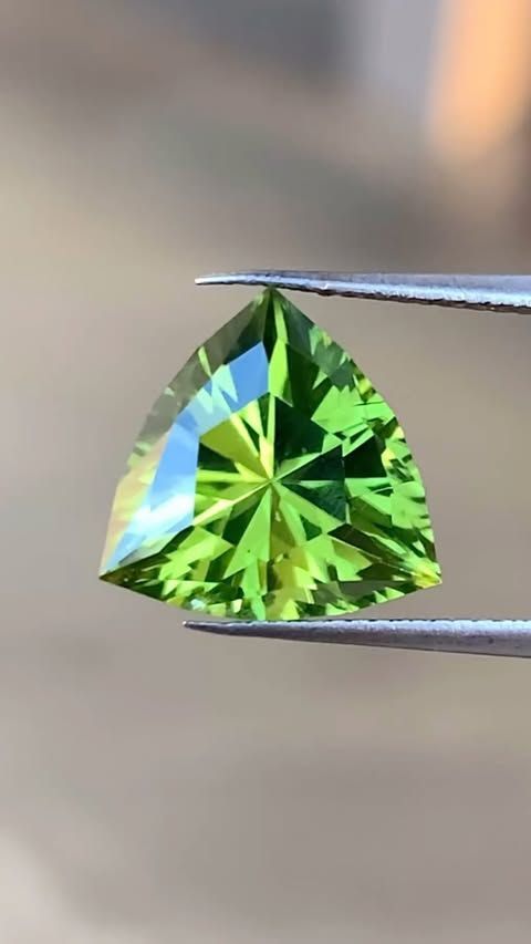 ᴬᵀᵞᴾᴵᶜᴬᴸ PERIDOT 3.73ct