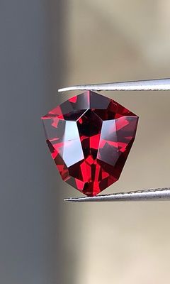 ᴬᵀᵞᴾᴵᶜᴬᴸ GARNET 3.88ct