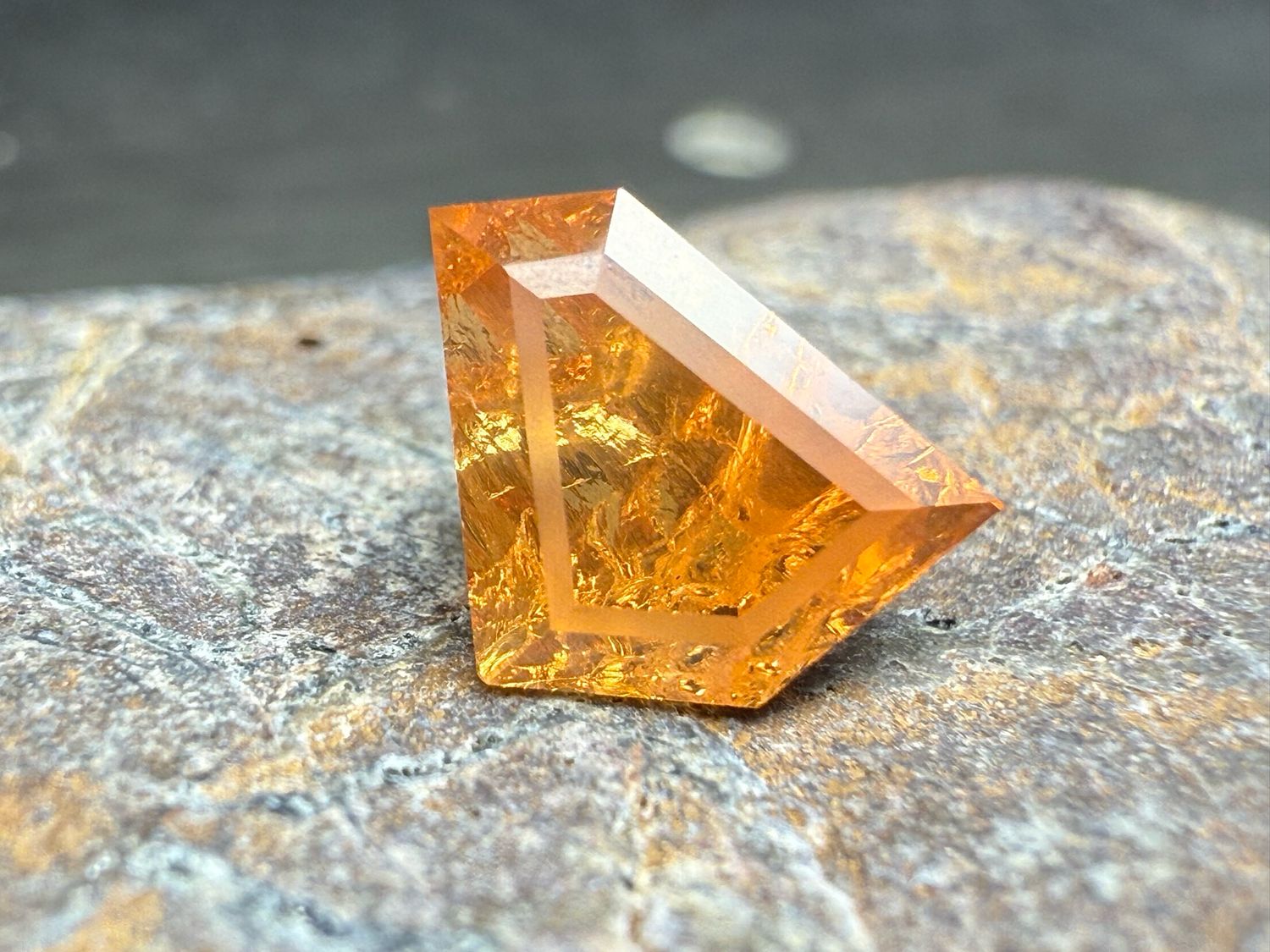 ᴬᵀᵞᴾᴵᶜᴬᴸ COLOR CHANGE MALAYA GARNET WILD 2.18ct