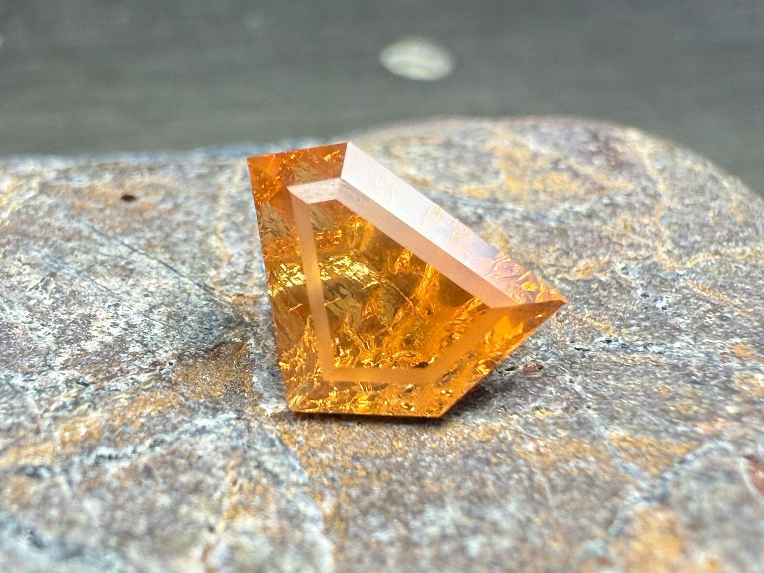 ᴬᵀᵞᴾᴵᶜᴬᴸ COLOR CHANGE MALAYA GARNET WILD 2.18ct