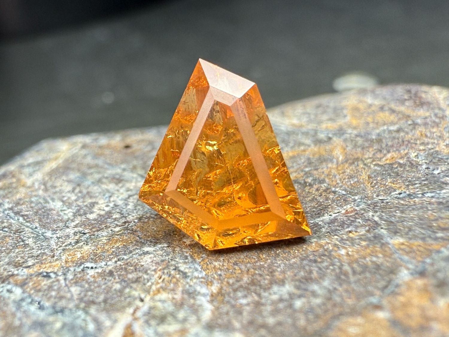 ᴬᵀᵞᴾᴵᶜᴬᴸ COLOR CHANGE MALAYA GARNET WILD 2.18ct