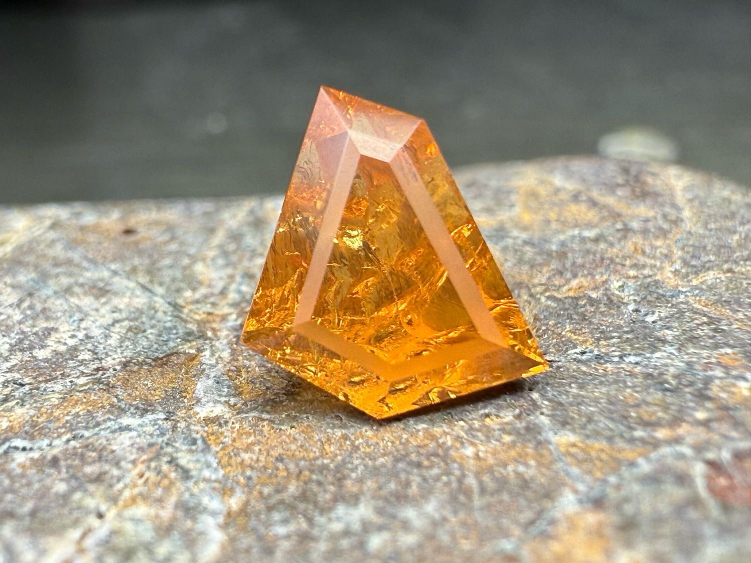 ᴬᵀᵞᴾᴵᶜᴬᴸ COLOR CHANGE MALAYA GARNET WILD 2.18ct