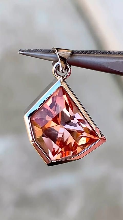 ᴬᵀᵞᴾᴵᶜᴬᴸ SAPPHIRE PENDANT