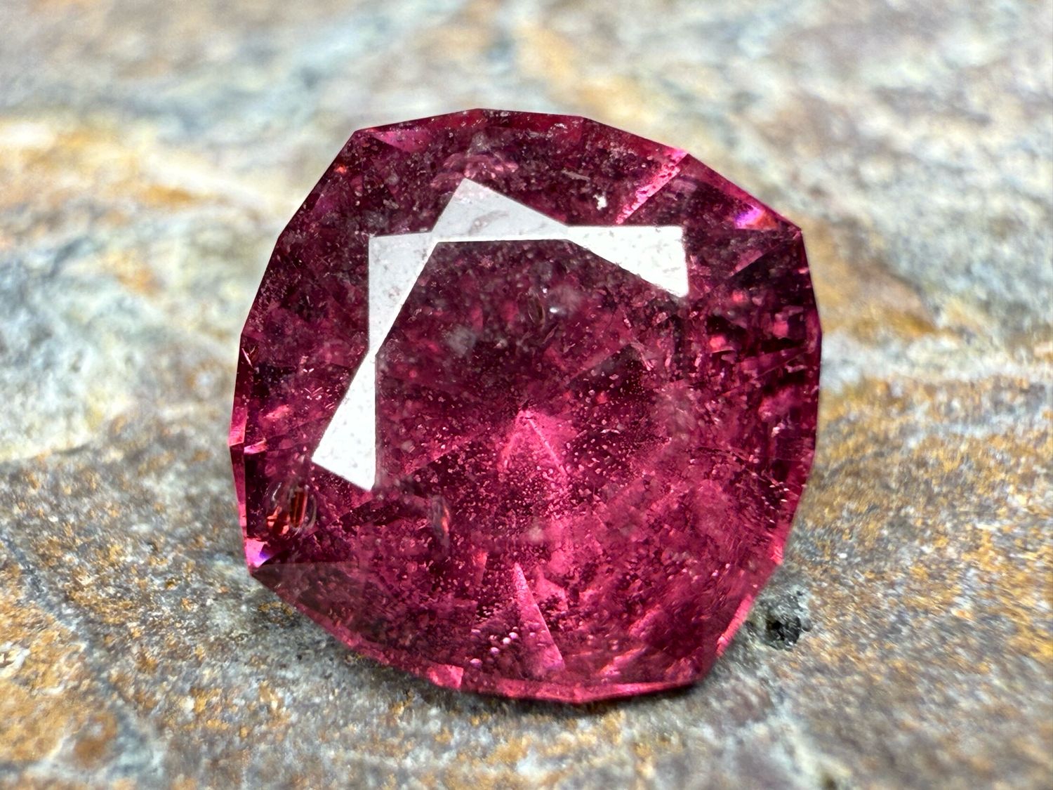 ᴬᵀᵞᴾᴵᶜᴬᴸ HOT PINK GARNET 1.19ct
