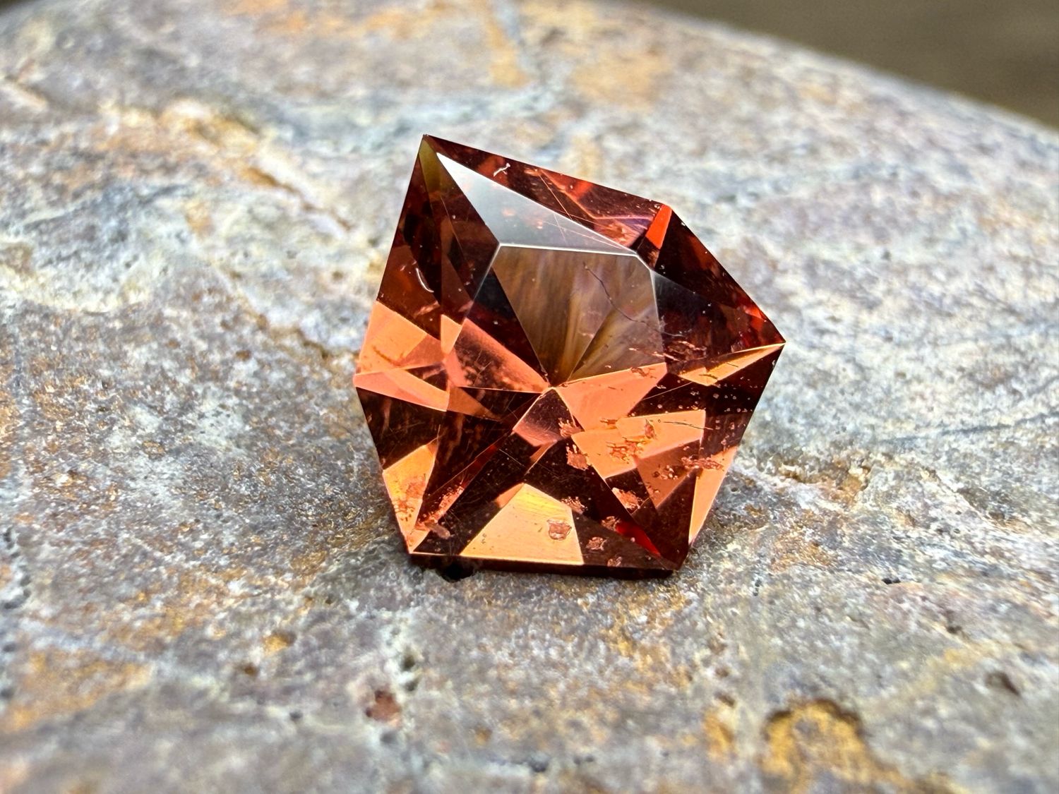 ᴬᵀᵞᴾᴵᶜᴬᴸ MALAYA GARNET 1.11ct