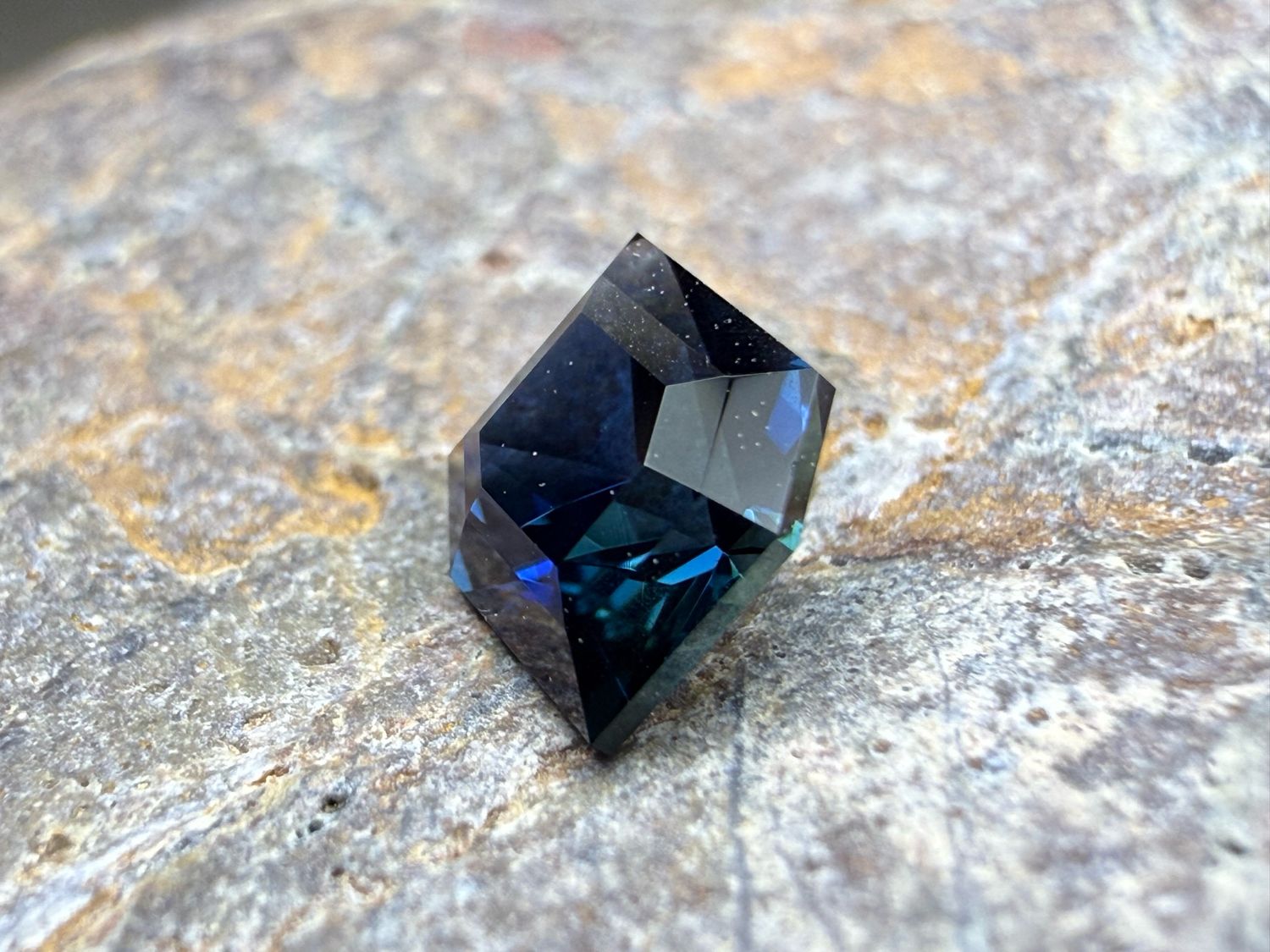 ᴬᵀᵞᴾᴵᶜᴬᴸ KENYAN SAPPHIRE 0.76ct