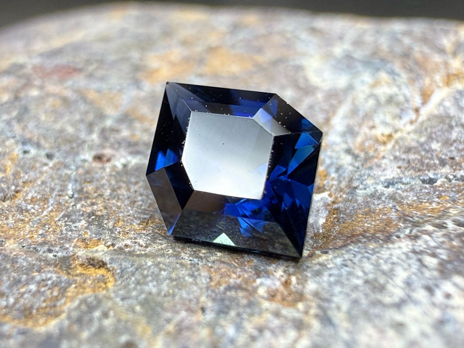 ᴬᵀᵞᴾᴵᶜᴬᴸ KENYAN SAPPHIRE 0.76ct