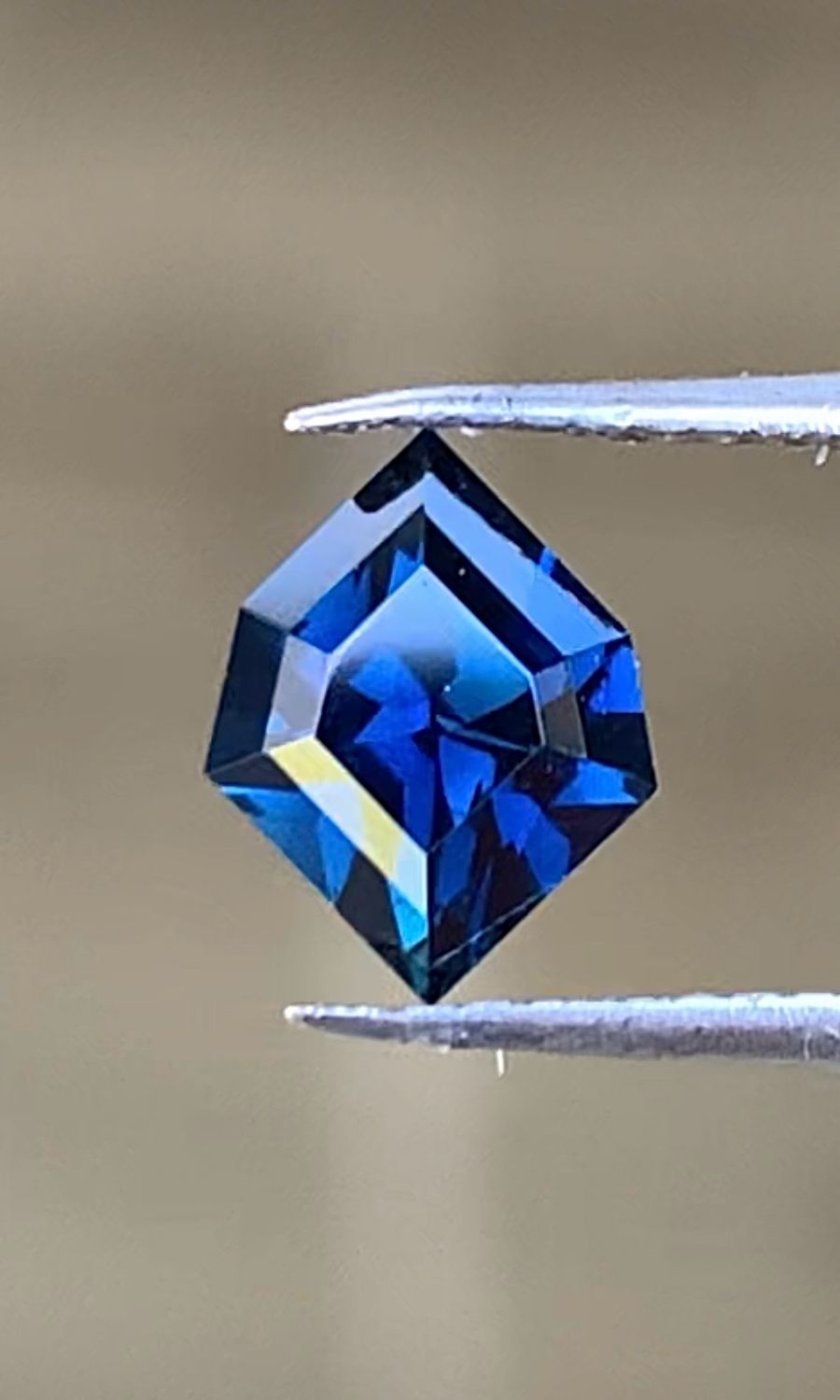 ᴬᵀᵞᴾᴵᶜᴬᴸ KENYAN SAPPHIRE 0.76ct