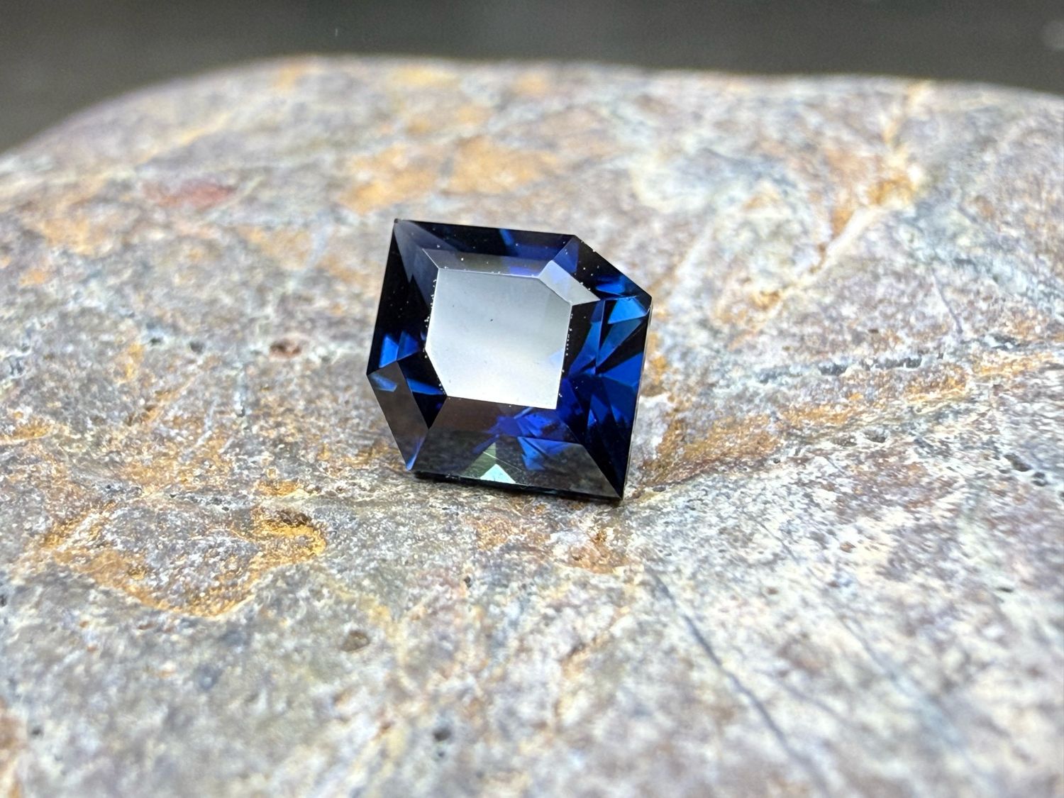 ᴬᵀᵞᴾᴵᶜᴬᴸ KENYAN SAPPHIRE 0.76ct