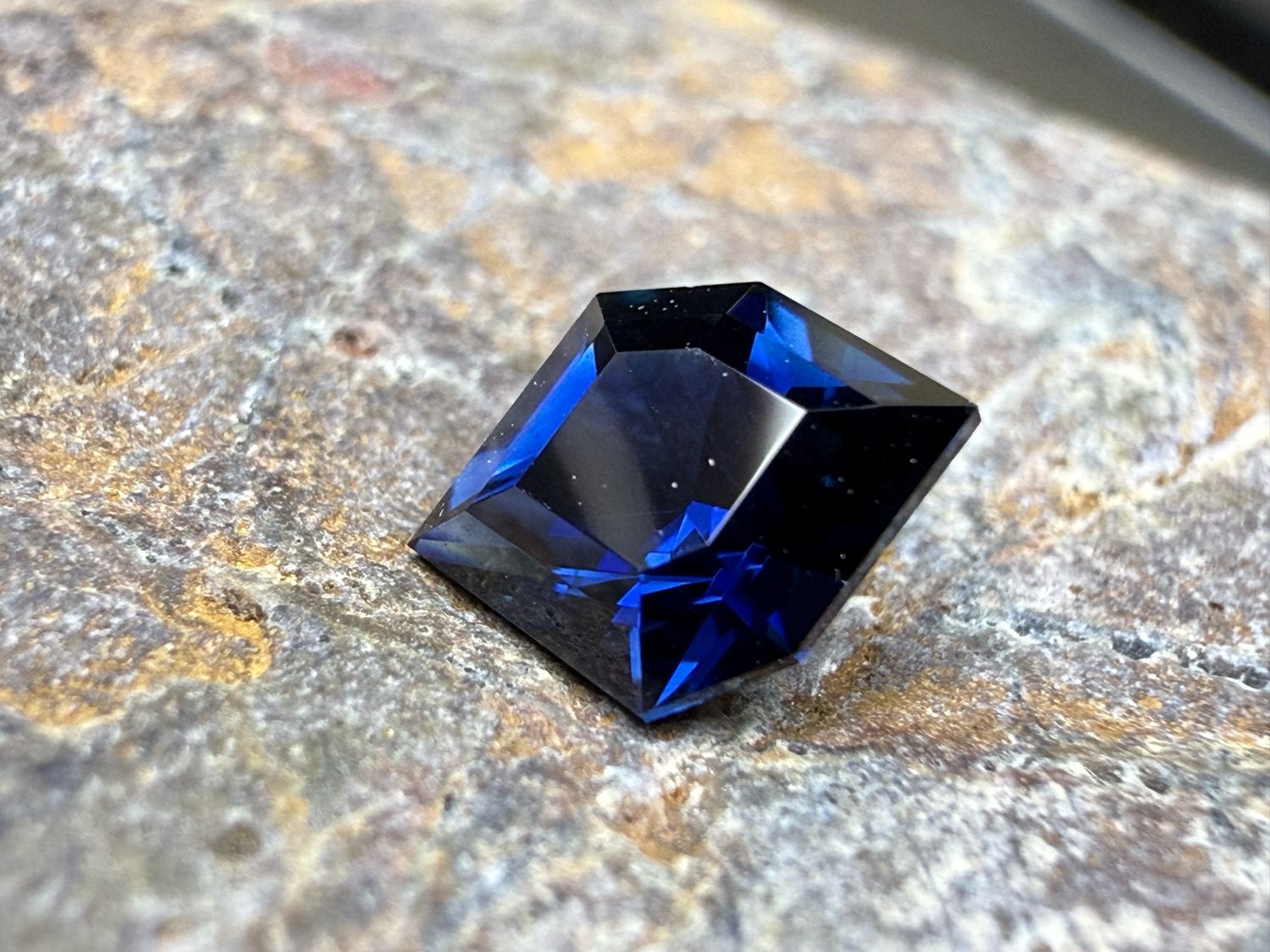 ᴬᵀᵞᴾᴵᶜᴬᴸ KENYAN SAPPHIRE 0.76ct