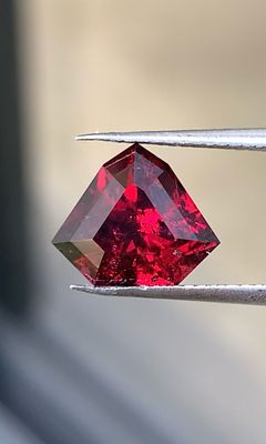 ᴬᵀᵞᴾᴵᶜᴬᴸ UMBALITE GARNET 2.32ct